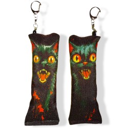 Privezak dakimakura lud crni mačak (1 com)